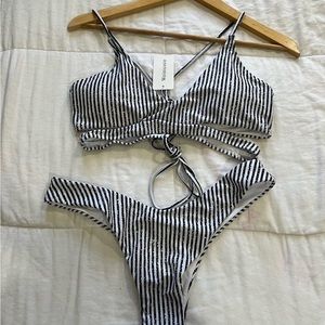 🪼Stripe print two piece bikini with high cut and cheeky bikini bottoms NWT